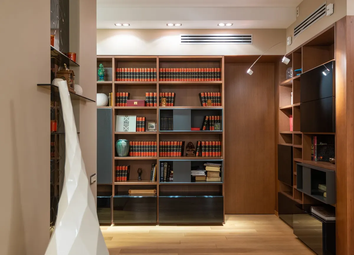 A Checklist for Styling a Bookshelf Like an Interior Designer